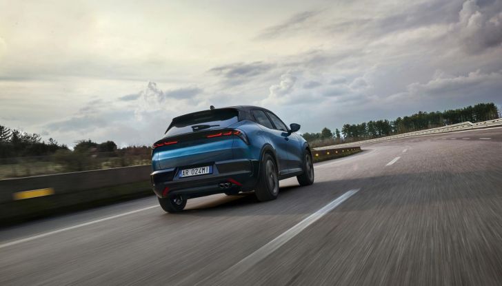 Alfa Romeo Junior Veloce: debutta la nuova versione con motore da 280 CV - Foto 31 di 59