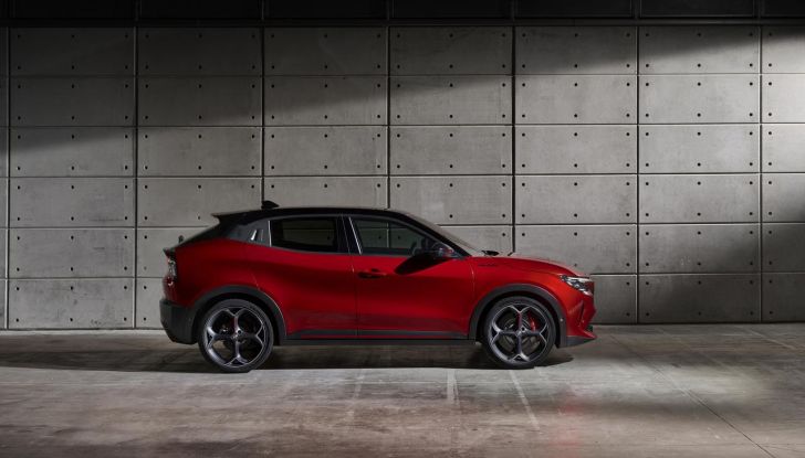 Alfa Romeo Junior Veloce: debutta la nuova versione con motore da 280 CV - Foto 23 di 59