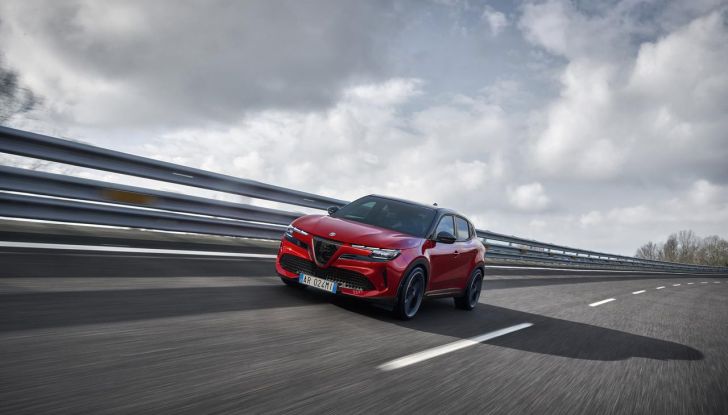 Alfa Romeo Junior Veloce: debutta la nuova versione con motore da 280 CV - Foto 2 di 59