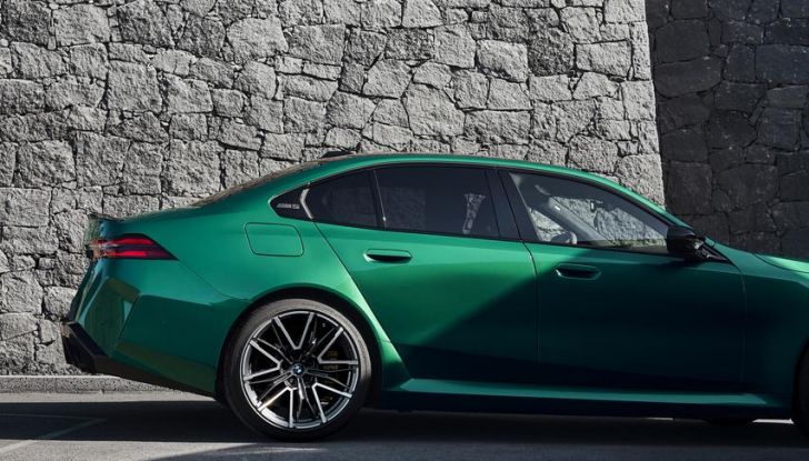 BMW M5 2025: caratteristiche, design, abitacolo, motore, autonomia, prestazioni e disponibilità - Foto 40 di 67