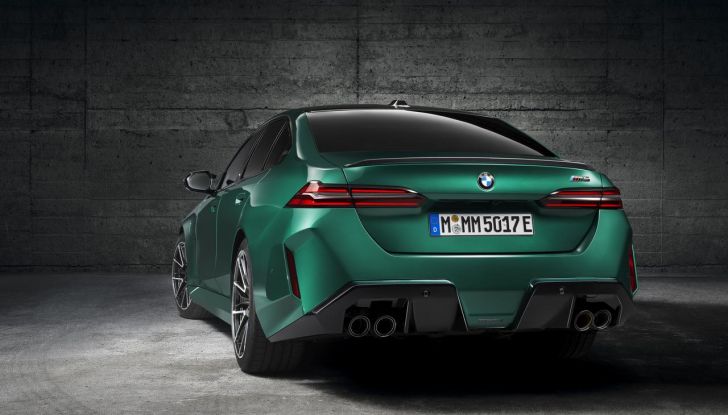 BMW M5 2025: caratteristiche, design, abitacolo, motore, autonomia, prestazioni e disponibilità - Foto 3 di 67
