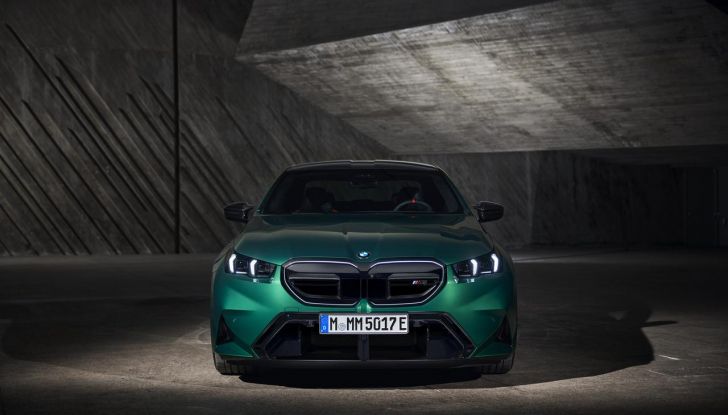 BMW M5 2025: caratteristiche, design, abitacolo, motore, autonomia, prestazioni e disponibilità - Foto 46 di 67