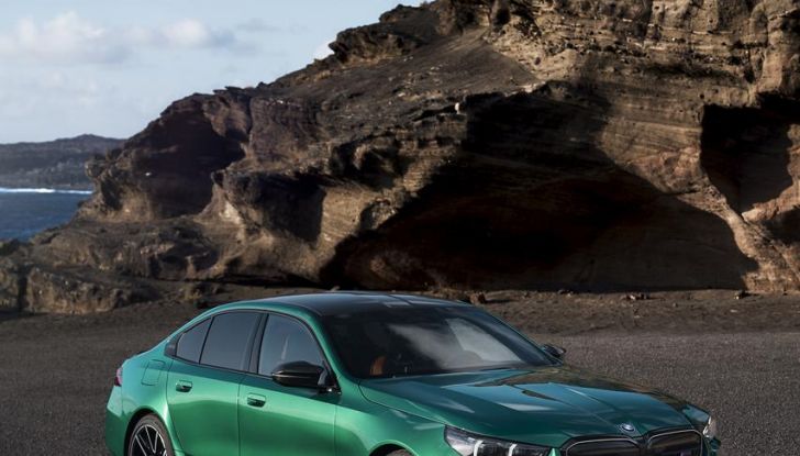 BMW M5 2025: caratteristiche, design, abitacolo, motore, autonomia, prestazioni e disponibilità - Foto 30 di 67