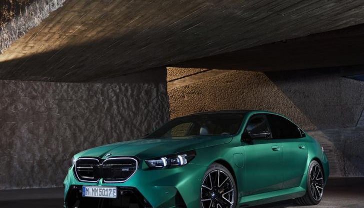 BMW M5 2025: caratteristiche, design, abitacolo, motore, autonomia, prestazioni e disponibilità - Foto 42 di 67