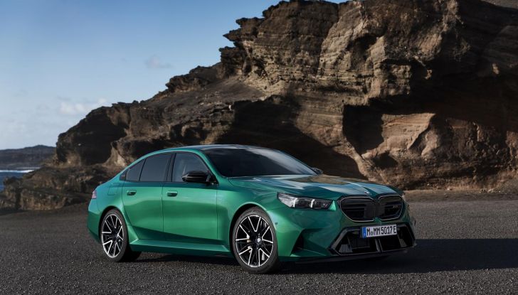 BMW M5 2025: caratteristiche, design, abitacolo, motore, autonomia, prestazioni e disponibilità - Foto 29 di 67