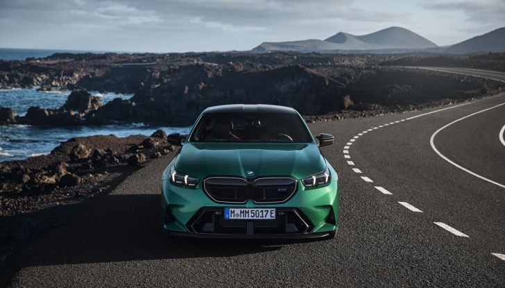 BMW M5 2025: caratteristiche, design, abitacolo, motore, autonomia, prestazioni e disponibilità - Foto 32 di 67