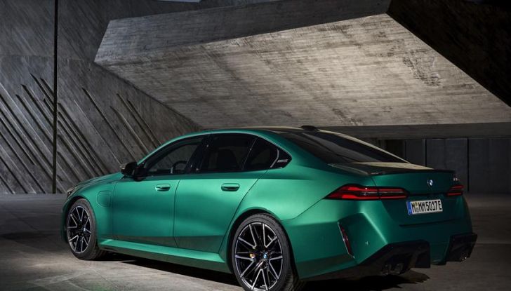 BMW M5 2025: caratteristiche, design, abitacolo, motore, autonomia, prestazioni e disponibilità - Foto 45 di 67