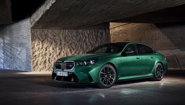 BMW M5 2025: caratteristiche, design, abitacolo, motore, autonomia, prestazioni e disponibilità - Foto 17 di 67