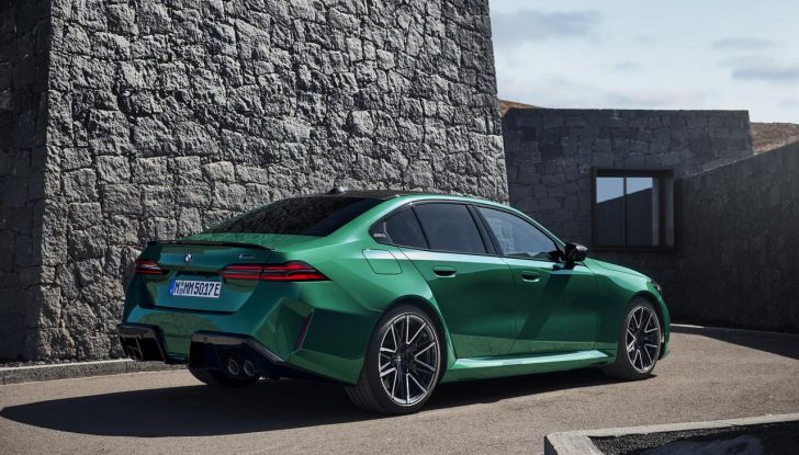 BMW M5 2025: caratteristiche, design, abitacolo, motore, autonomia, prestazioni e disponibilità - Foto 15 di 67