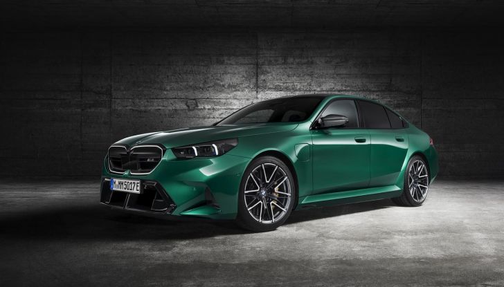 BMW M5 2025: caratteristiche, design, abitacolo, motore, autonomia, prestazioni e disponibilità - Foto 2 di 67