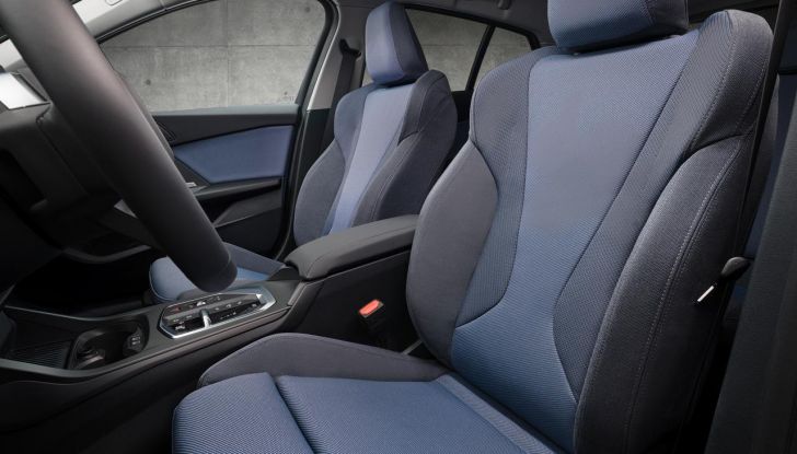 BMW Serie 1 2025: caratteristiche, design, abitacolo, versioni, motori e prestazioni - Foto 120 di 124