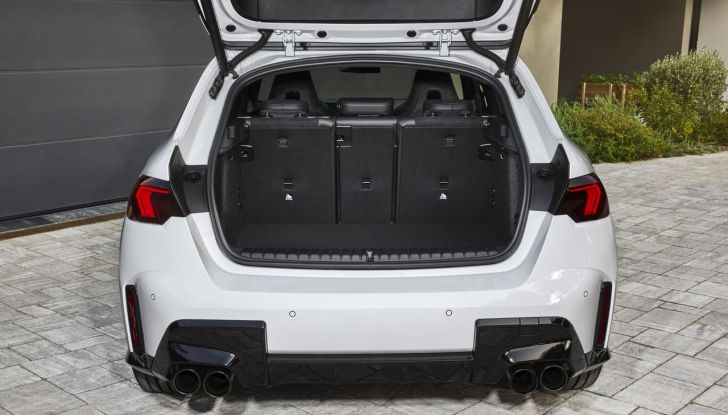 BMW Serie 1 2025: caratteristiche, design, abitacolo, versioni, motori e prestazioni - Foto 105 di 124