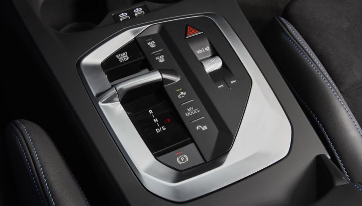 BMW Serie 1 2025: caratteristiche, design, abitacolo, versioni, motori e prestazioni - Foto 95 di 124