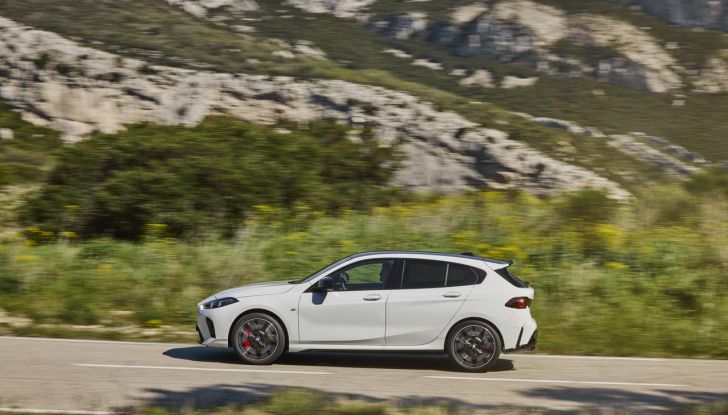 BMW Serie 1 2025: caratteristiche, design, abitacolo, versioni, motori e prestazioni - Foto 21 di 124