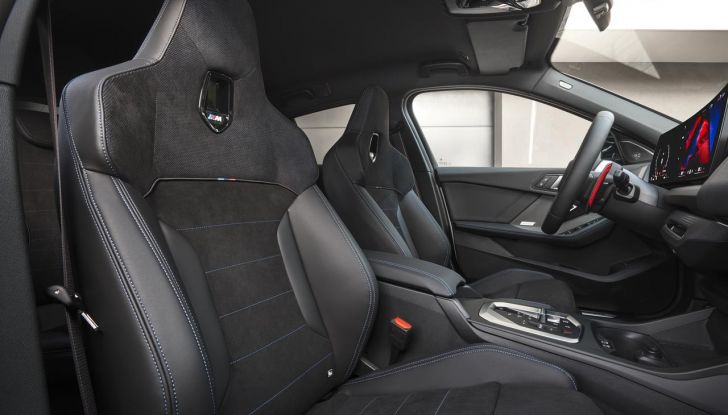 BMW Serie 1 2025: caratteristiche, design, abitacolo, versioni, motori e prestazioni - Foto 103 di 124