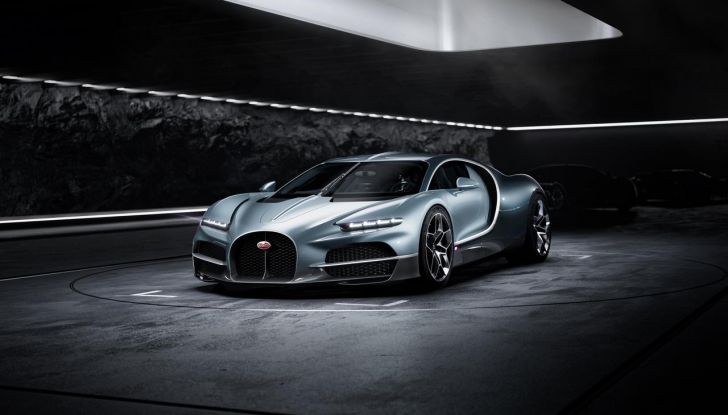 Bugatti Tourbillon: caratteristiche, design, abitacolo, motore, prestazioni, autonomia e prezzo - Foto 2 di 43