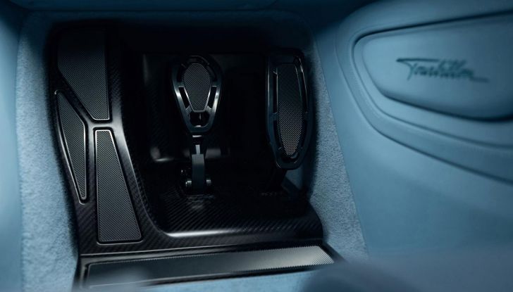 Bugatti Tourbillon: caratteristiche, design, abitacolo, motore, prestazioni, autonomia e prezzo - Foto 43 di 43