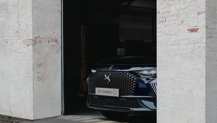 DS 7 Vauban: il nuovo SUV ibrido plug-in blindato - Foto 3 di 9