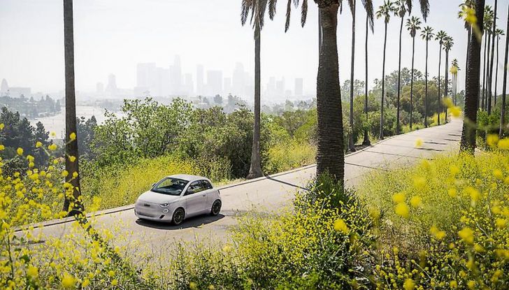 Fiat 500e Inspired by Los Angeles: caratteristiche, design, abitacolo, motore, autonomia e prestazioni - Foto 3 di 6