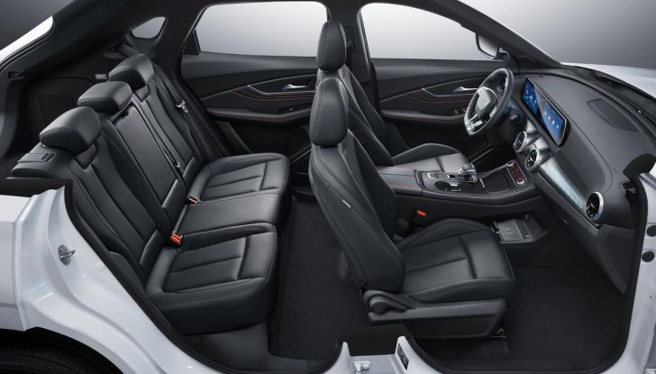 Debutta Forthing Italia: abbiamo provato il crossover ed il monovolume - Foto 20 di 111