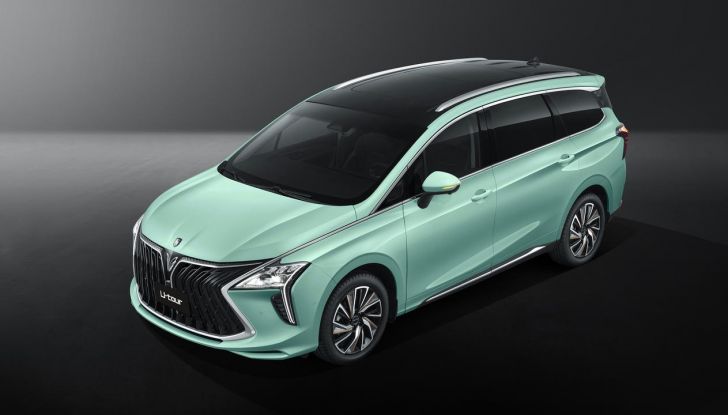 Debutta Forthing Italia: abbiamo provato il crossover ed il monovolume - Foto 33 di 111