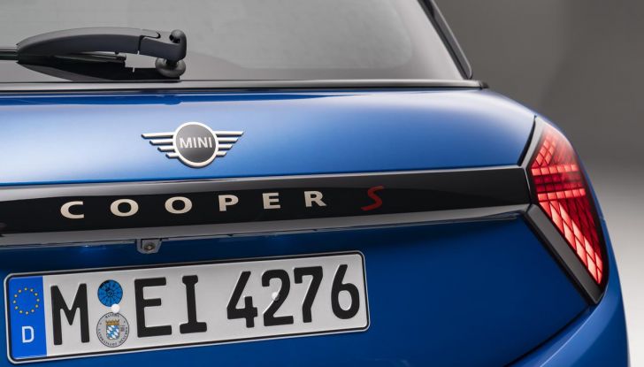 Mini Cooper 5 porte: caratteristiche, design, abitacolo, allestimenti, motori e prestazioni - Foto 16 di 31