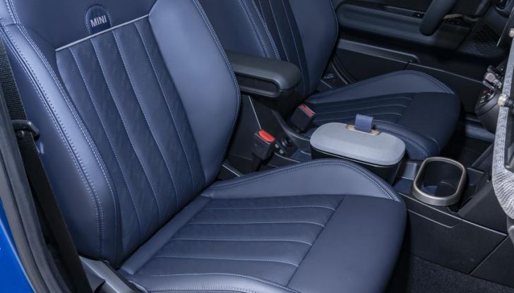 Mini Cooper 5 porte: caratteristiche, design, abitacolo, allestimenti, motori e prestazioni - Foto 24 di 31