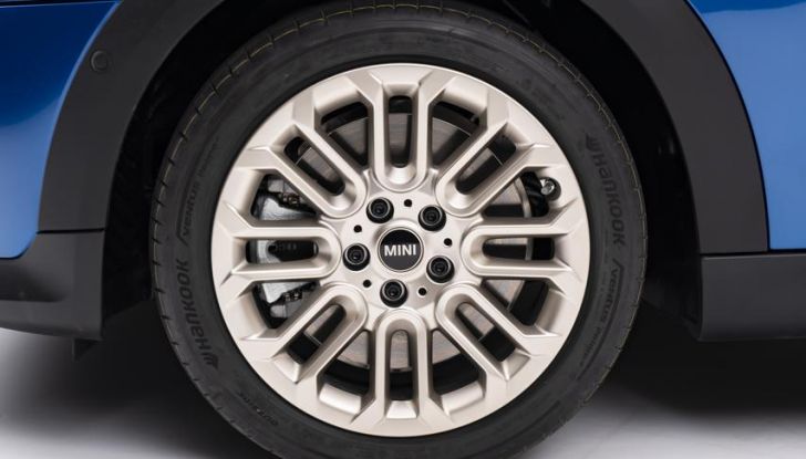 Mini Cooper 5 porte: caratteristiche, design, abitacolo, allestimenti, motori e prestazioni - Foto 13 di 31