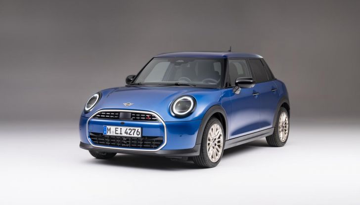 Mini Cooper 5 porte: caratteristiche, design, abitacolo, allestimenti, motori e prestazioni - Foto 2 di 31