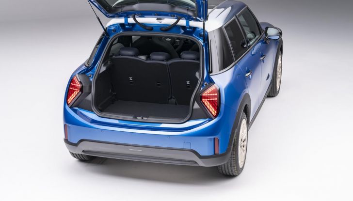 Mini Cooper 5 porte: caratteristiche, design, abitacolo, allestimenti, motori e prestazioni - Foto 26 di 31