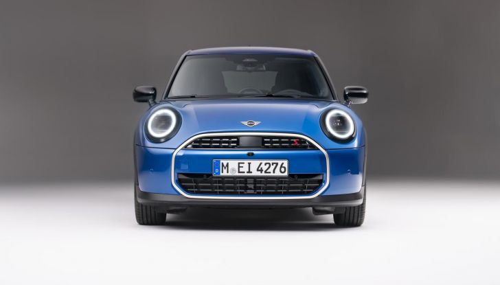 Mini Cooper 5 porte: caratteristiche, design, abitacolo, allestimenti, motori e prestazioni - Foto 4 di 31