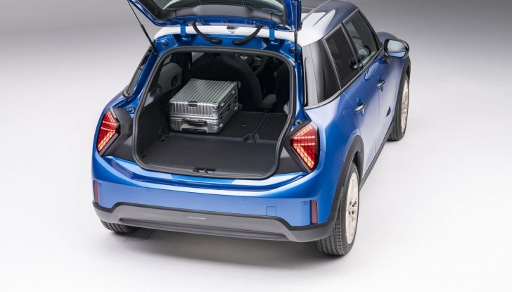 Mini Cooper 5 porte: caratteristiche, design, abitacolo, allestimenti, motori e prestazioni - Foto 30 di 31