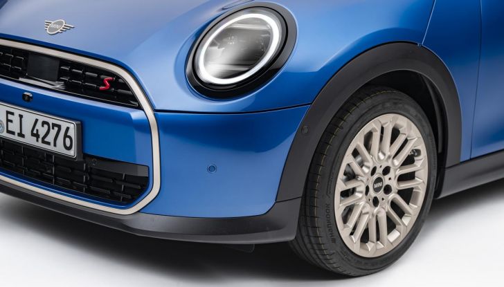 Mini Cooper 5 porte: caratteristiche, design, abitacolo, allestimenti, motori e prestazioni - Foto 10 di 31