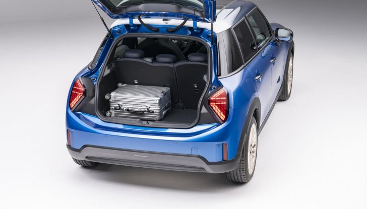 Mini Cooper 5 porte: caratteristiche, design, abitacolo, allestimenti, motori e prestazioni - Foto 27 di 31