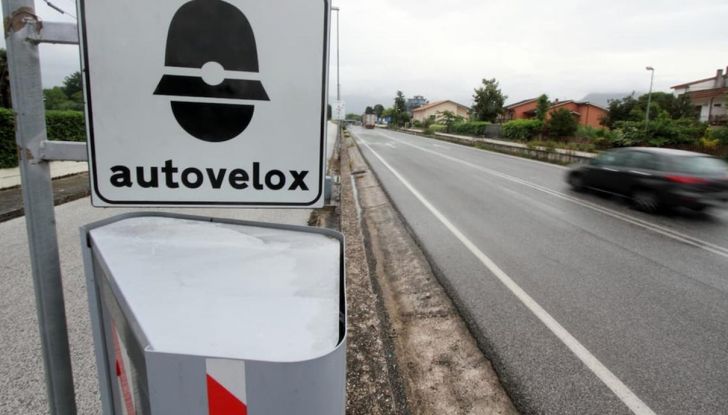 Multa per eccesso di velocità: cosa fare, sanzioni e punti - Foto 12 di 12