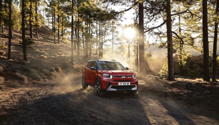 Nuova Citroën C3 Aircross: caratteristiche, design, abitacolo, motori, allestimenti e prezzi - Foto 2 di 46