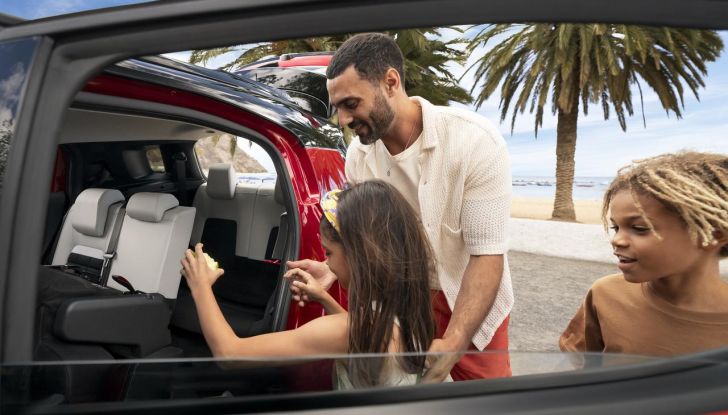 Nuova Citroën C3 Aircross: caratteristiche, design, abitacolo, motori, allestimenti e prezzi - Foto 35 di 46