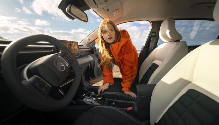 Nuova Citroën C3 Aircross: caratteristiche, design, abitacolo, motori, allestimenti e prezzi - Foto 30 di 46