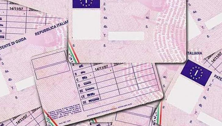 Patente A1: età minima, costo, limiti ed esami nel 2024 - Foto 2 di 10