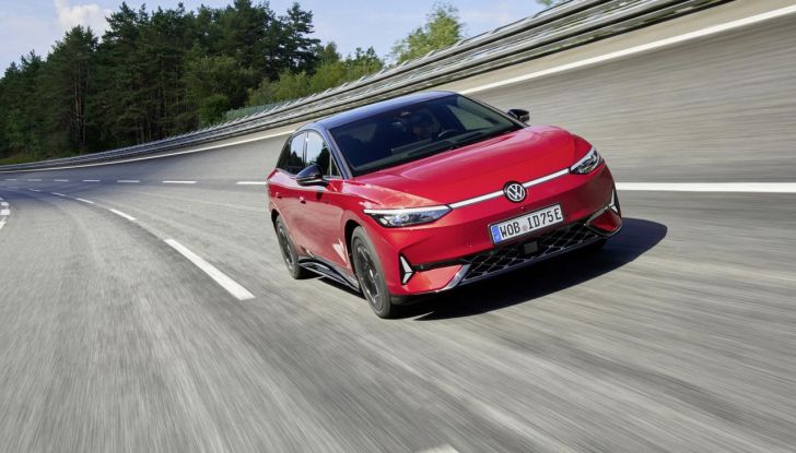 Volkswagen ID.7 GTX: caratteristiche, design, abitacolo, motori, prestazioni e disponibilità - Foto 3 di 10