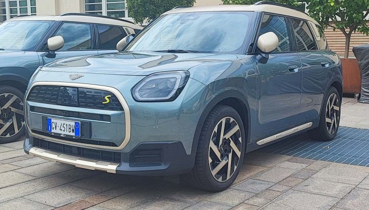Mini Countryman E e SE ALL4 2024: prova su strada del SUV nelle versioni elettriche - Foto 5 di 26