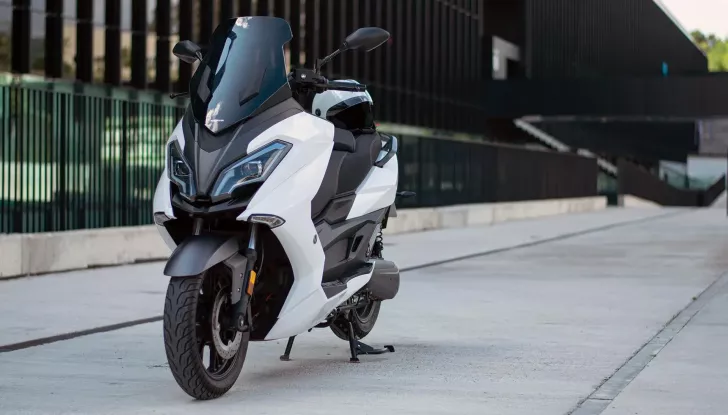 Nerva EXE, lo scooter elettrico a 0 emissioni e 1.000 euro di sconto - Foto 1 di 9