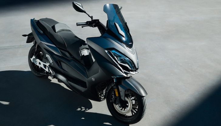 Nerva EXE, lo scooter elettrico a 0 emissioni e 1.000 euro di sconto - Foto 3 di 9