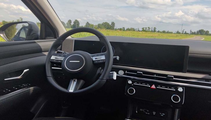 Hyundai Tucson 2024: prova su strada del SUV C in versione Full-Hybrid - Foto 10 di 35