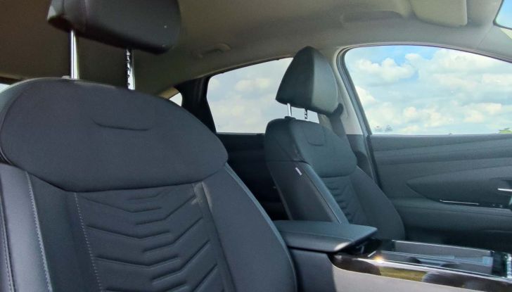 Hyundai Tucson 2024: prova su strada del SUV C in versione Full-Hybrid - Foto 11 di 35