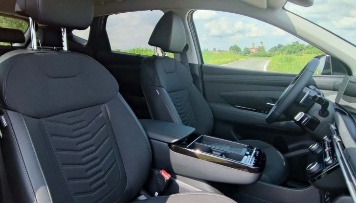 Hyundai Tucson 2024: prova su strada del SUV C in versione Full-Hybrid - Foto 12 di 35