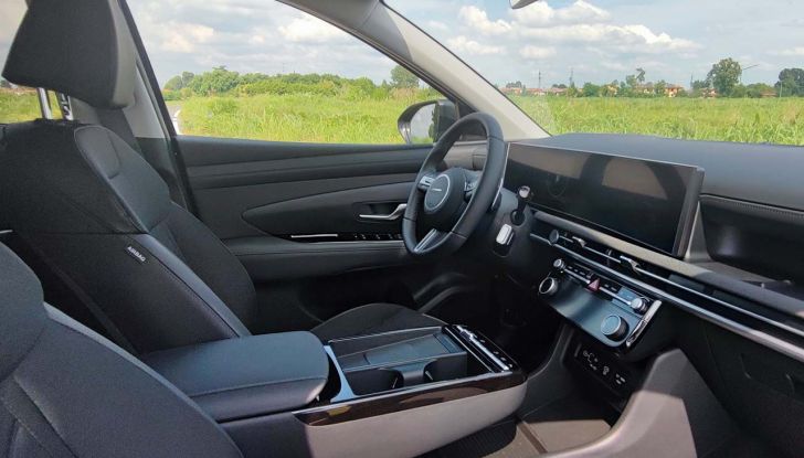 Hyundai Tucson 2024: prova su strada del SUV C in versione Full-Hybrid - Foto 13 di 35