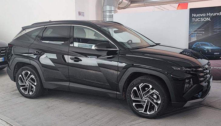 Hyundai Tucson 2024: prova su strada del SUV C in versione Full-Hybrid - Foto 17 di 35