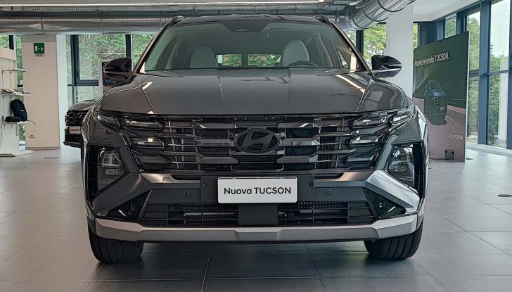 Hyundai Tucson 2024: prova su strada del SUV C in versione Full-Hybrid - Foto 18 di 35