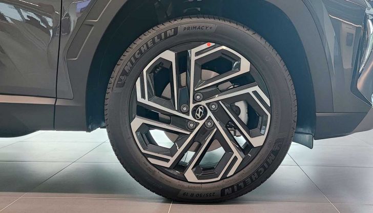 Hyundai Tucson 2024: prova su strada del SUV C in versione Full-Hybrid - Foto 20 di 35